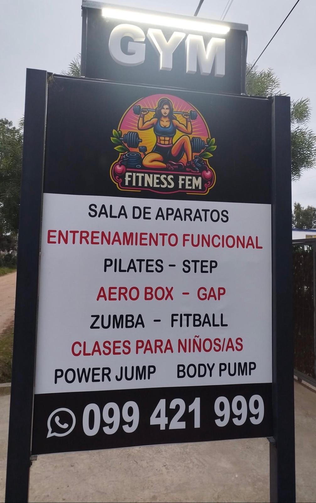 Cartel luminoso con letras corpóreas para gimnasio Fitness Fem